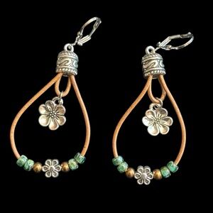 💥2/$24 or 3/$30💥 Boho style beaded floral earrings in silver, brown & green. NWT